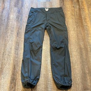 REI Women’s hiking pants. Tons of features, EUC. SZ 6P. Slate blue.